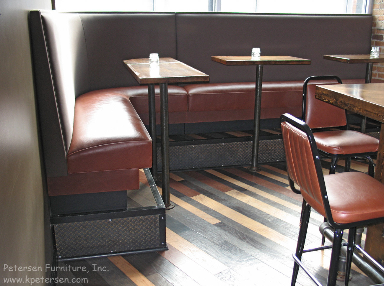 restaurant corner bench seating